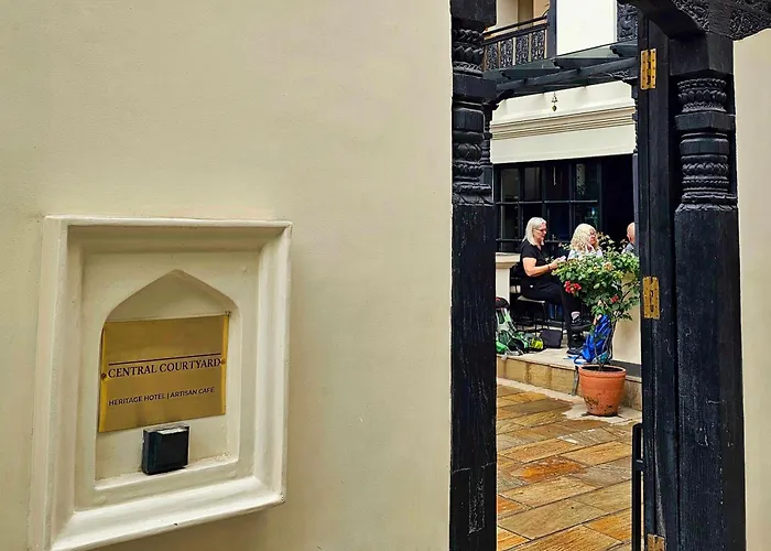 Hotel Courtyard - Heritage Hoetel & Artisan Cafe