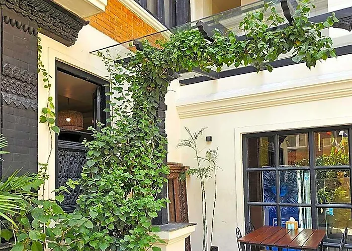 Courtyard - Heritage Hoetel & Artisan Cafe